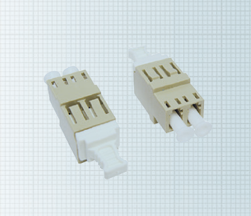 LC Duplex low-profile snap-in adaptér, polymér